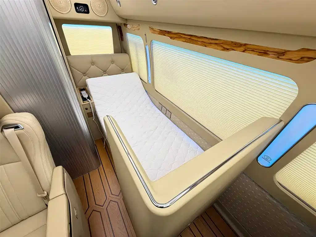 Toyota Coaster 2023 — фото 17