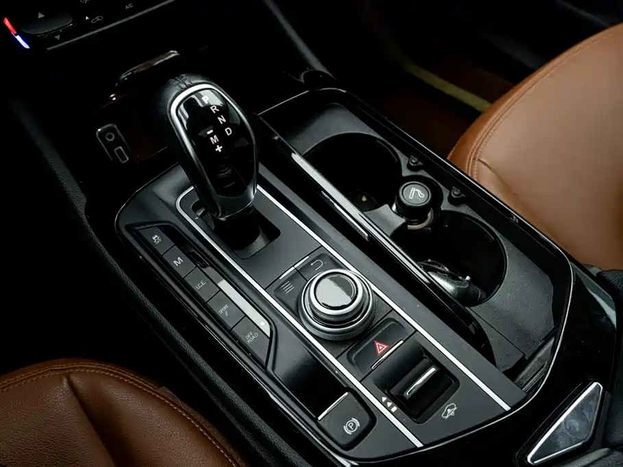 Maserati Levante 2020 — фото 26