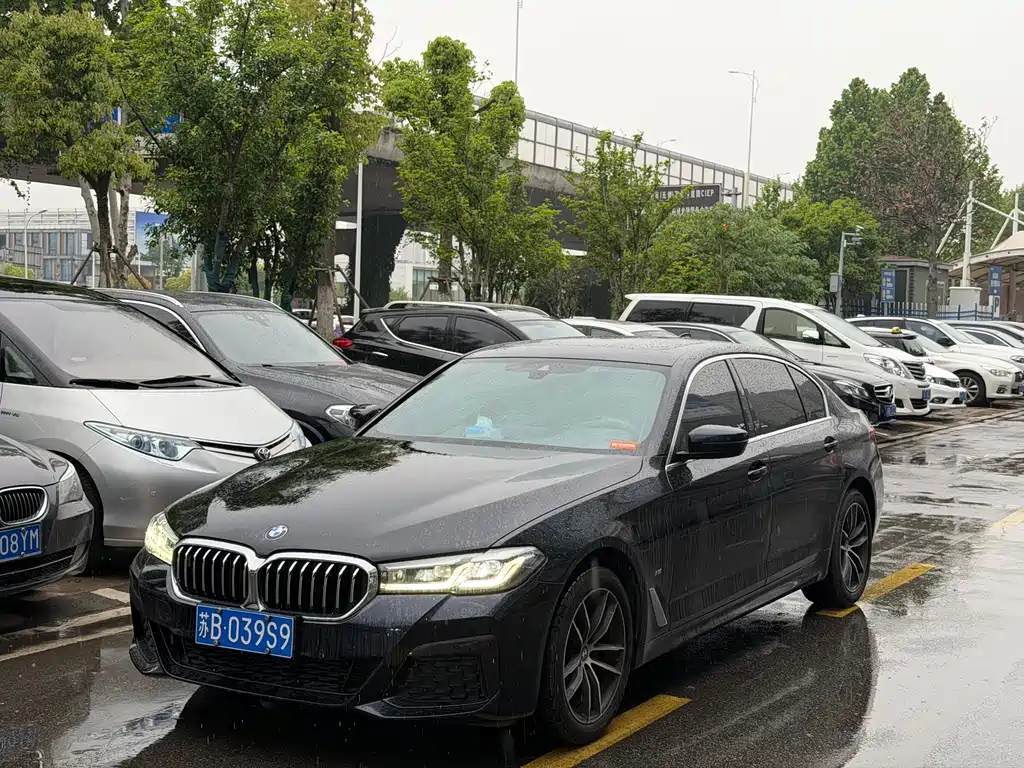 BMW 5 Series 2021 — фото 1