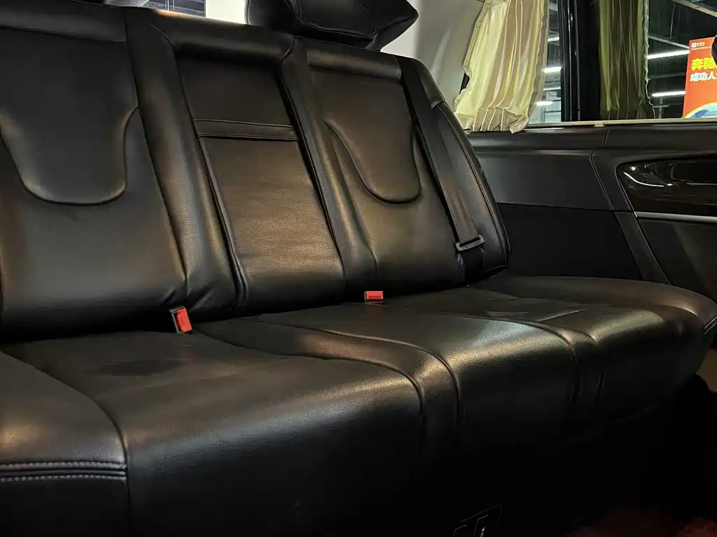 Mercedes-Benz V-Class 2018 — фото 13