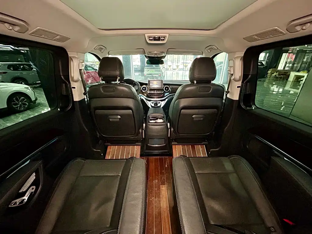 Mercedes-Benz V-Class 2019 — фото 25