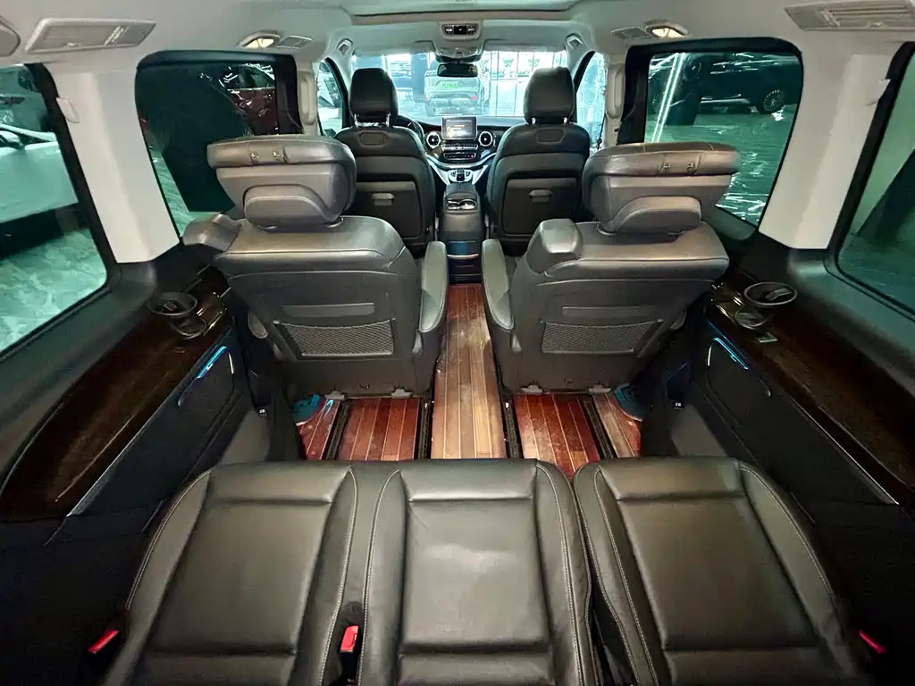 Mercedes-Benz V-Class 2019 — фото 26
