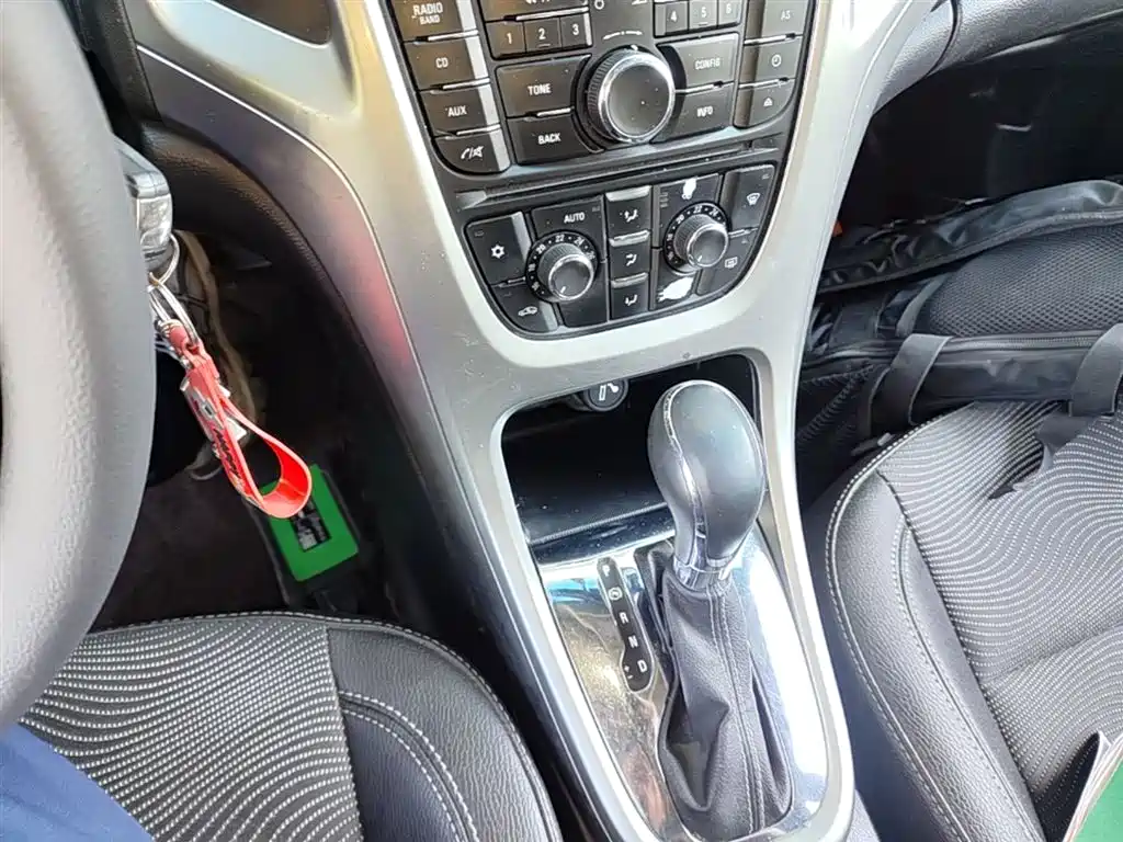 Buick Excelle 2015 — фото 10