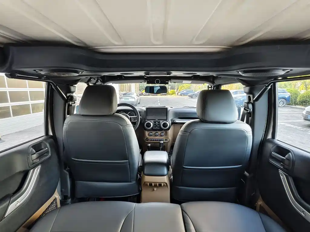 Jeep Wrangler 2014 — фото 17