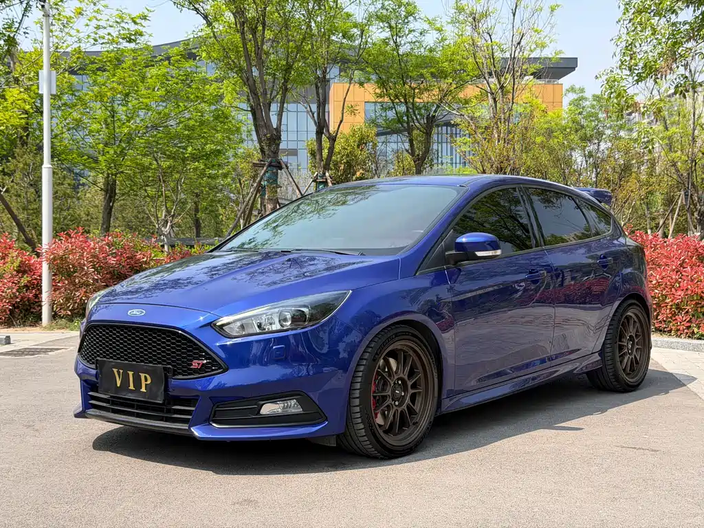 Ford Focus 2017 — фото 1