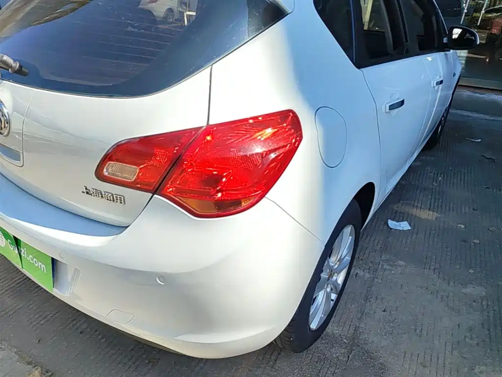 Buick Excelle 2015 — фото 24