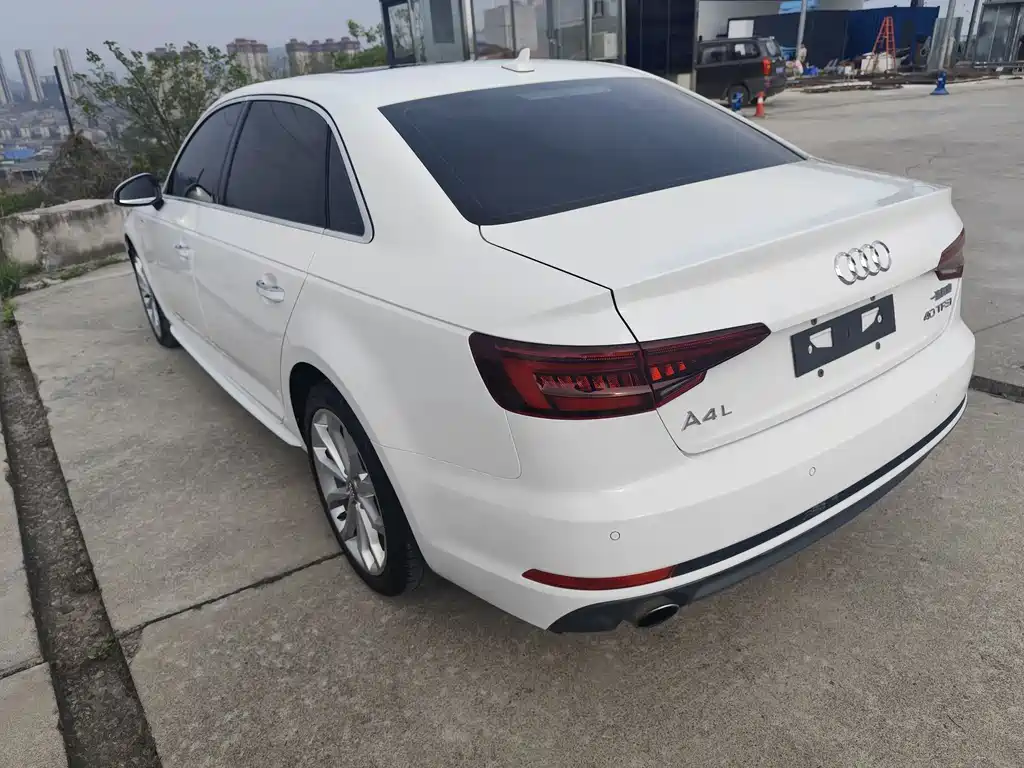 Audi A4L 2018 — фото 12