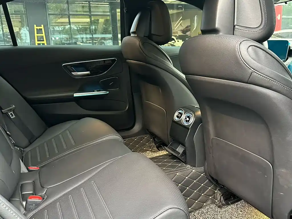 Mercedes-Benz C-Class 2023 — фото 4