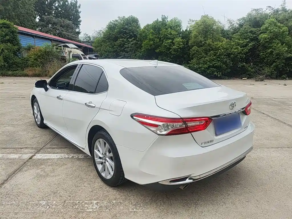 Toyota Camry 2023 — фото 5