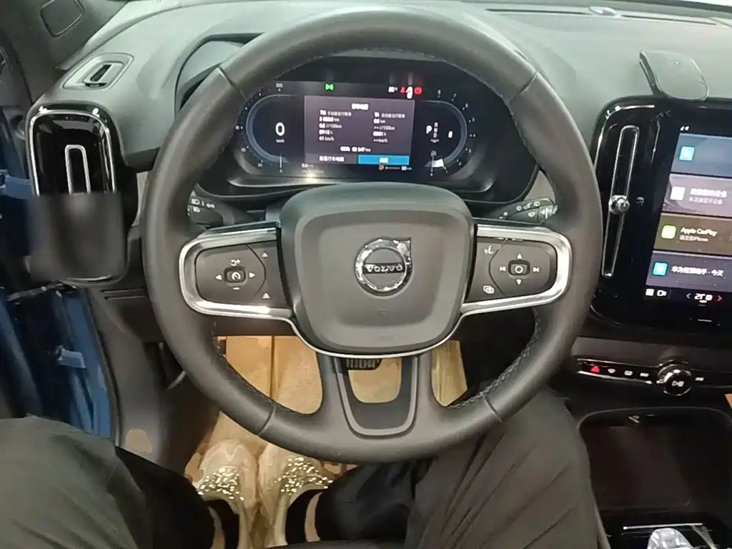 Volvo XC40 2023 — фото 11