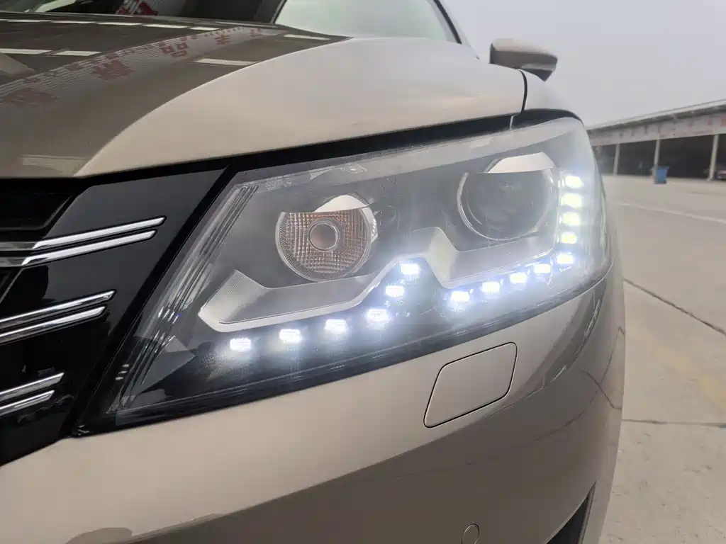 Volkswagen Passat 2015 — фото 10