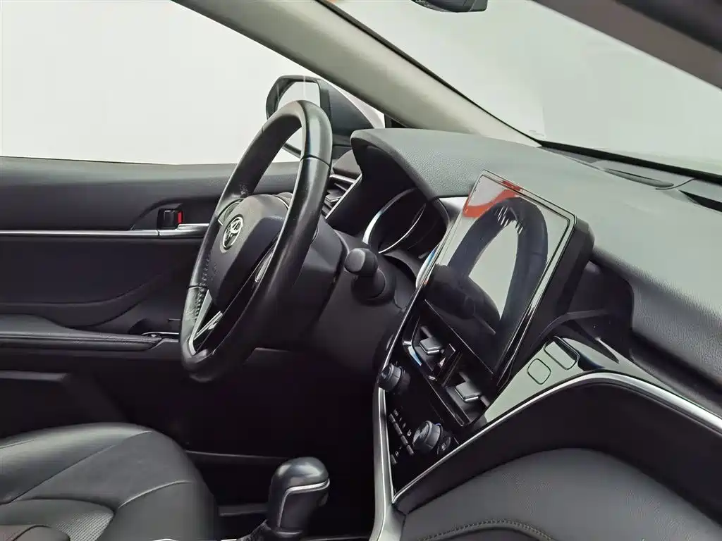 Toyota Camry 2023 — фото 22