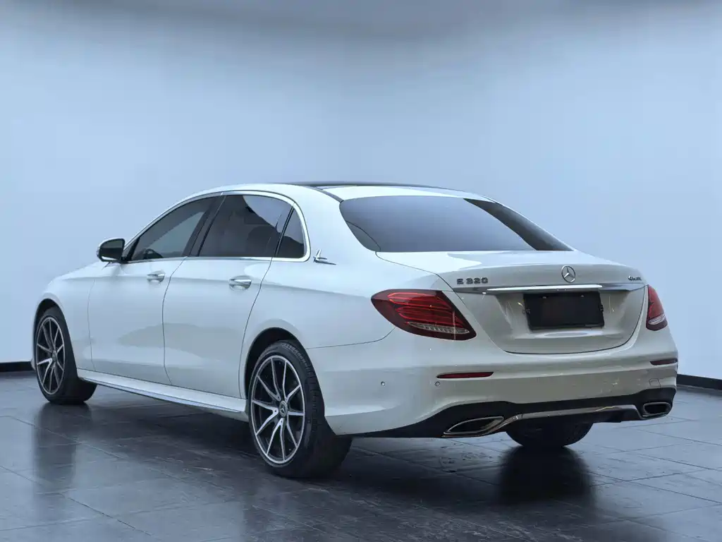 Mercedes-Benz E-Class 2017 — фото 20
