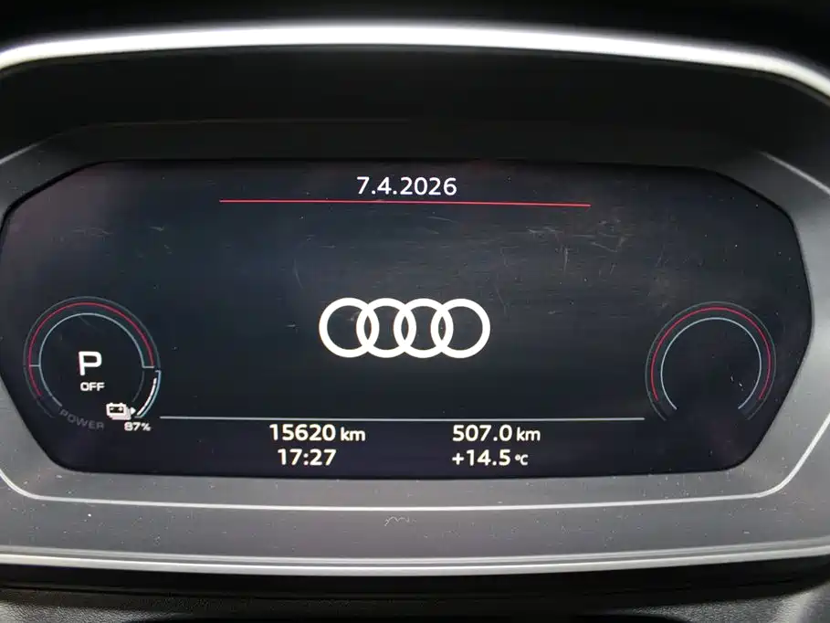 Audi Q4 e-tron 2025 — фото 11