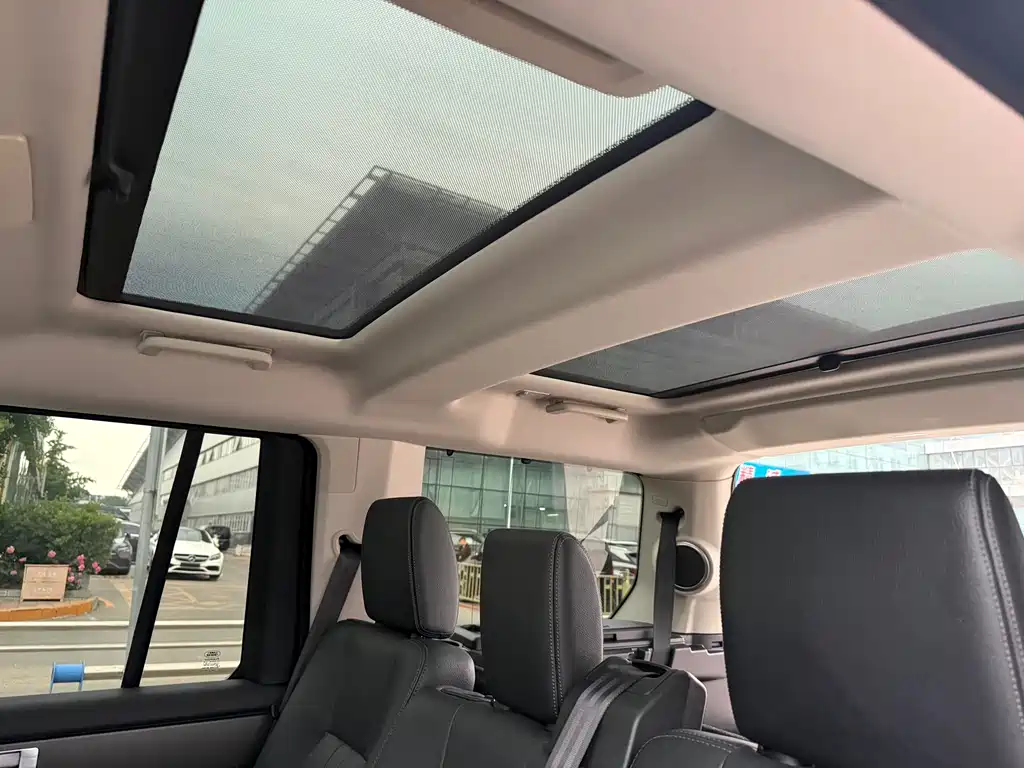 Land Rover Discovery 2014 — фото 9
