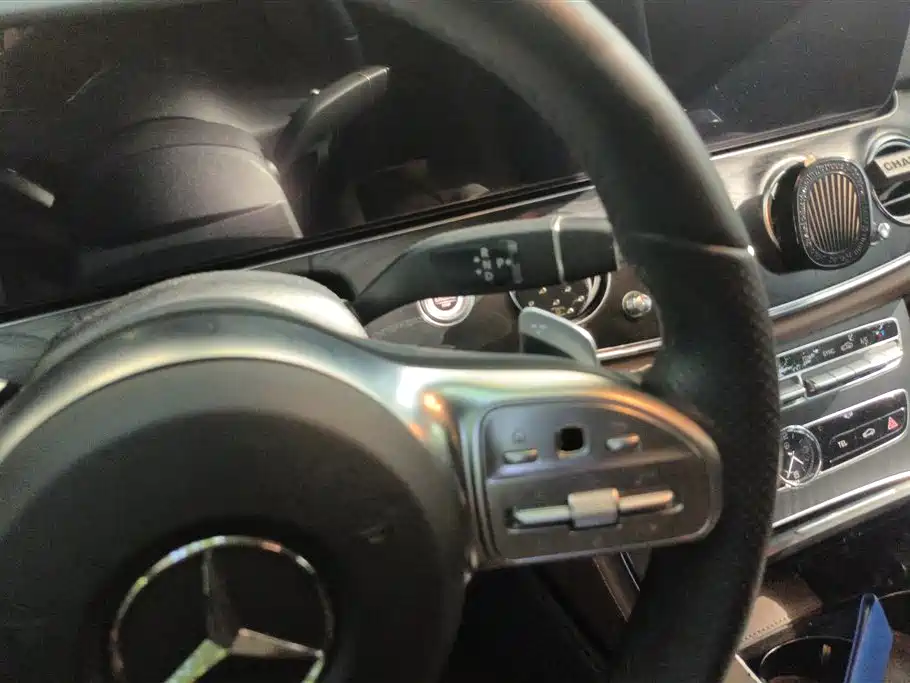 Mercedes-Benz E-Class 2019 — фото 16