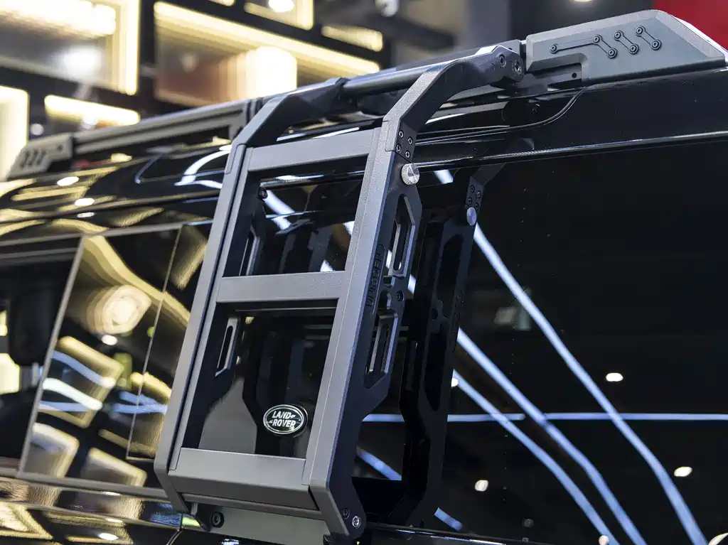 Land Rover Defender 2024 — фото 12