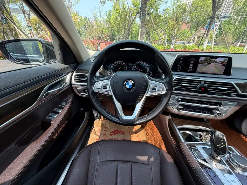 BMW 7 Series 2017 — фото 8