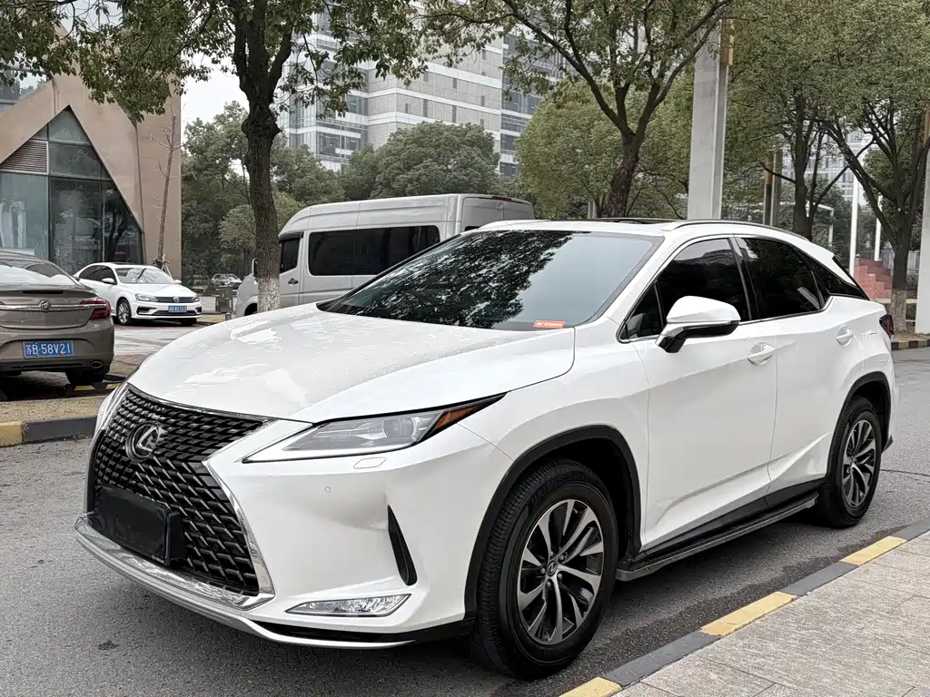 Lexus RX 2020 — фото 1