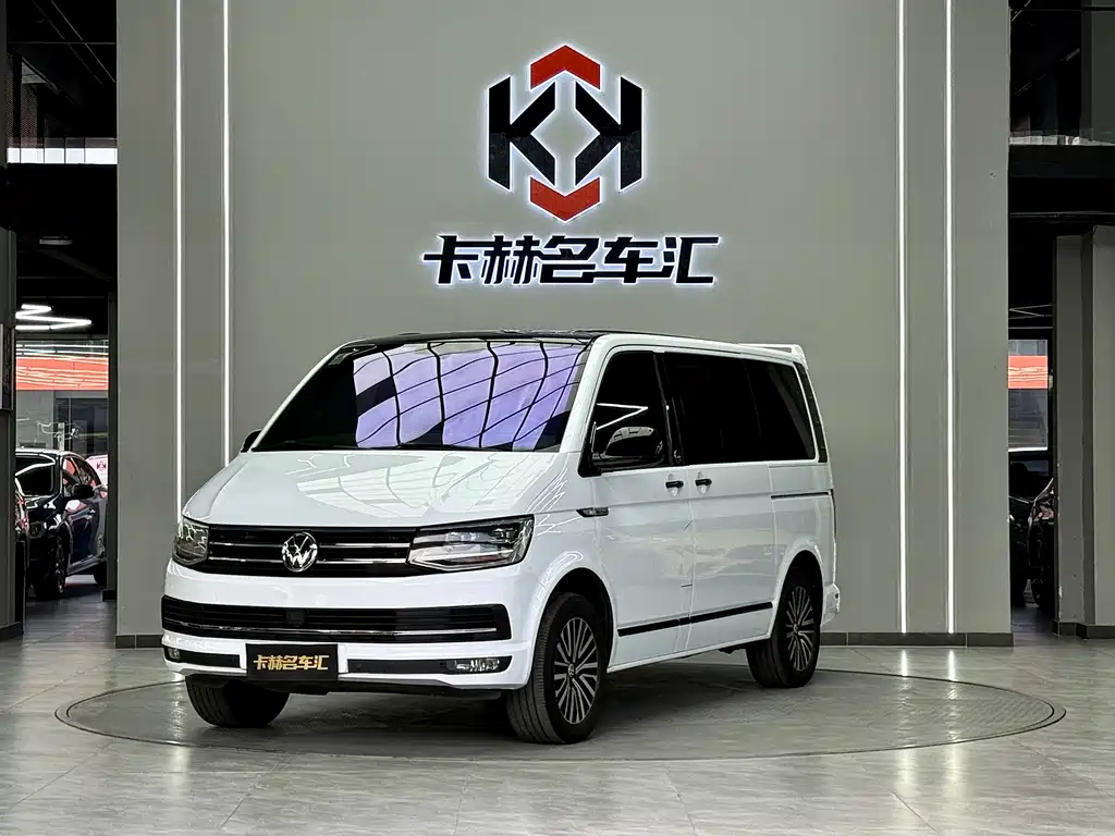Volkswagen Multivan 2017 — фото 1