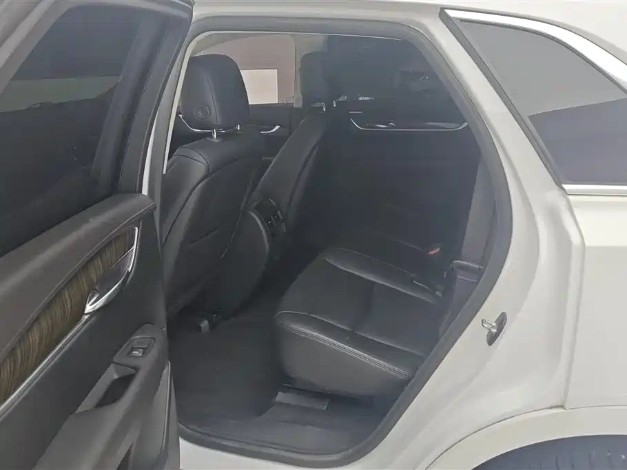 Cadillac XT5 2018 — фото 11
