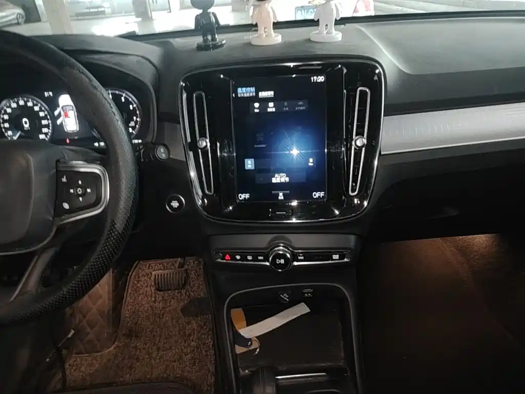 Volvo XC40 2020 — фото 13