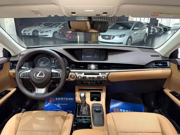Lexus ES 2018
