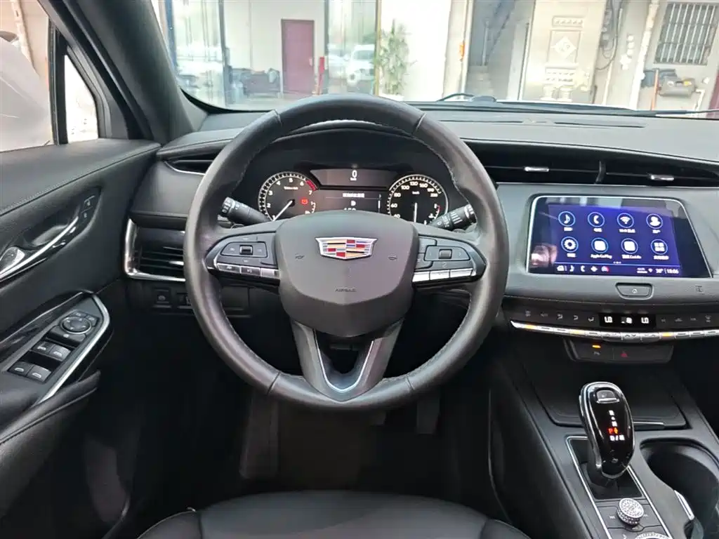 Cadillac XT4 2020 — фото 11