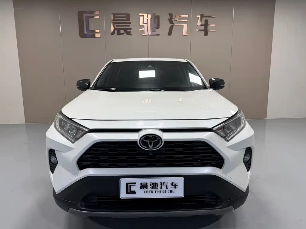 Toyota RAV4 2021 — фото 2