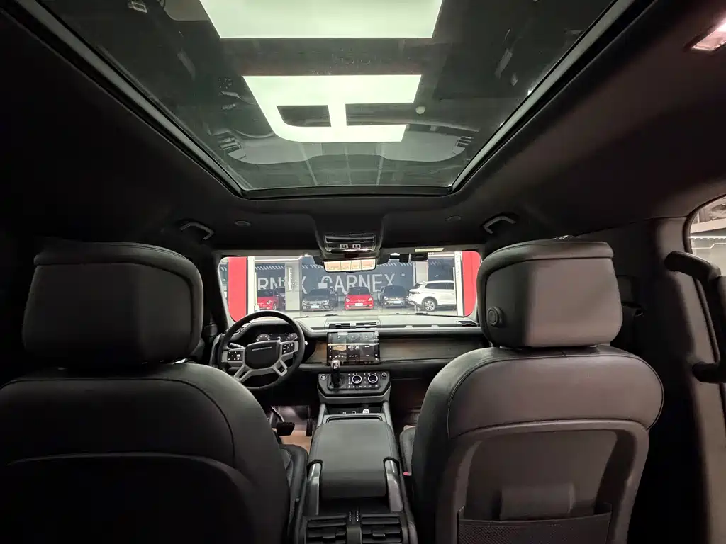 Land Rover Defender 2023 — фото 27