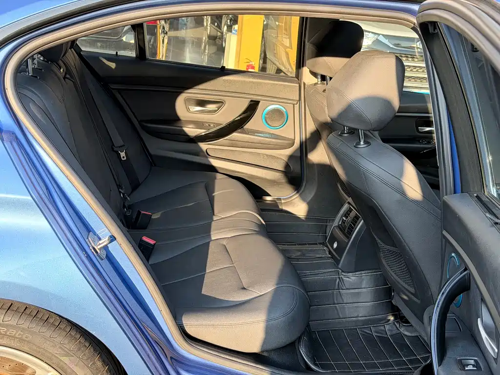 BMW 3 Series 2017 — фото 10