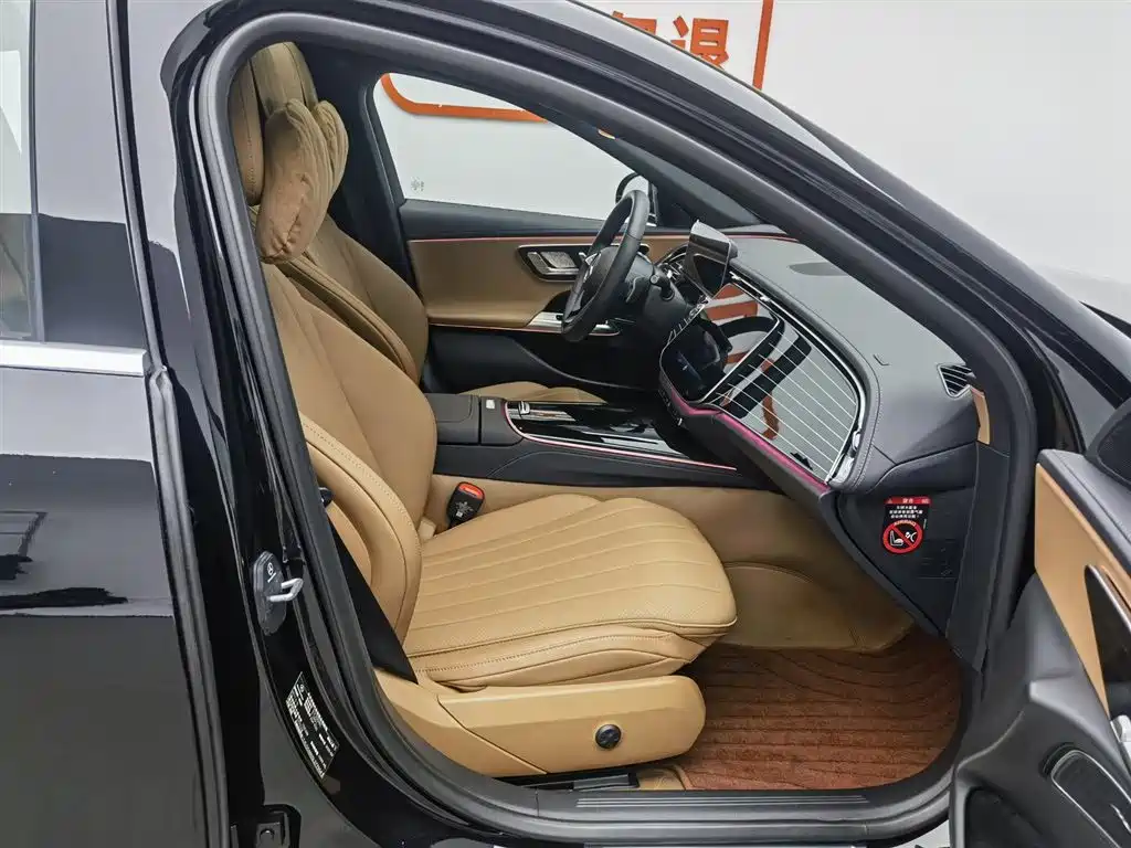 Mercedes-Benz E-Class 2025 — фото 23