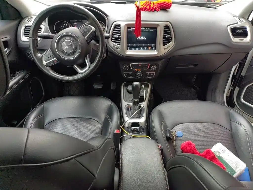 Jeep Compass 2018 — фото 13