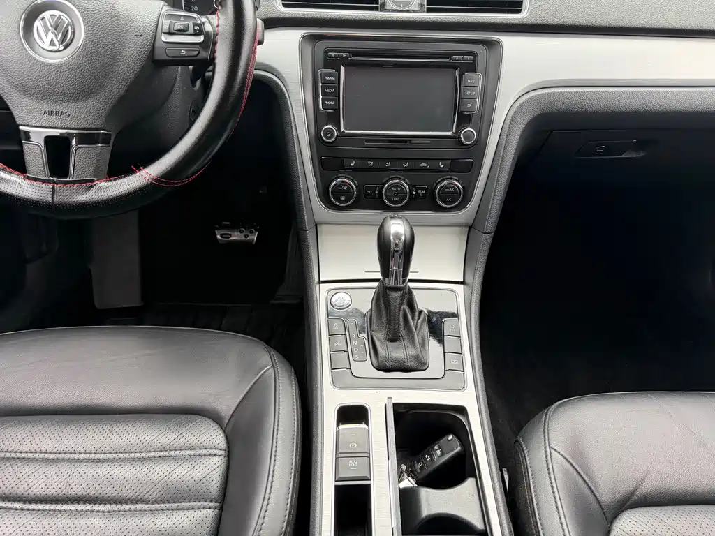 Volkswagen Passat 2015 — фото 16
