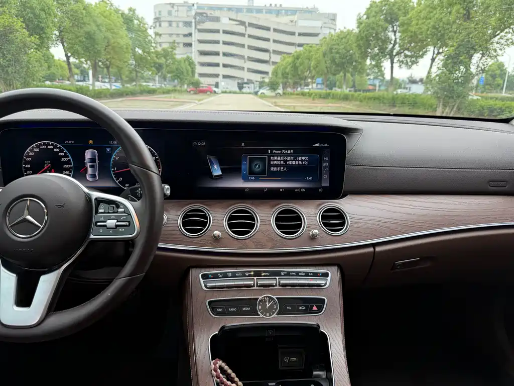 Mercedes-Benz E-Class 2019 — фото 16