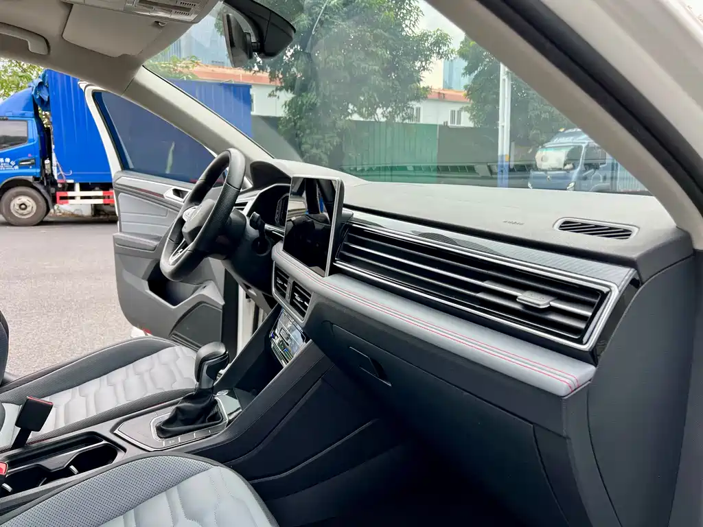 Volkswagen Tiguan X 2022 — фото 10