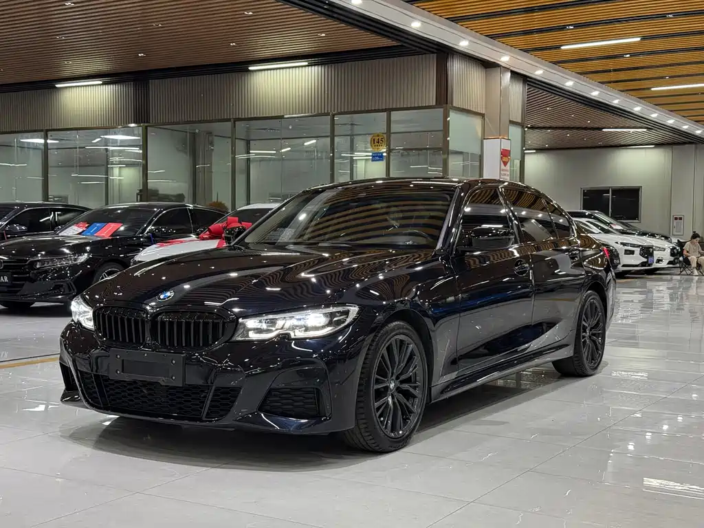 BMW 3 Series 2022 — фото 1