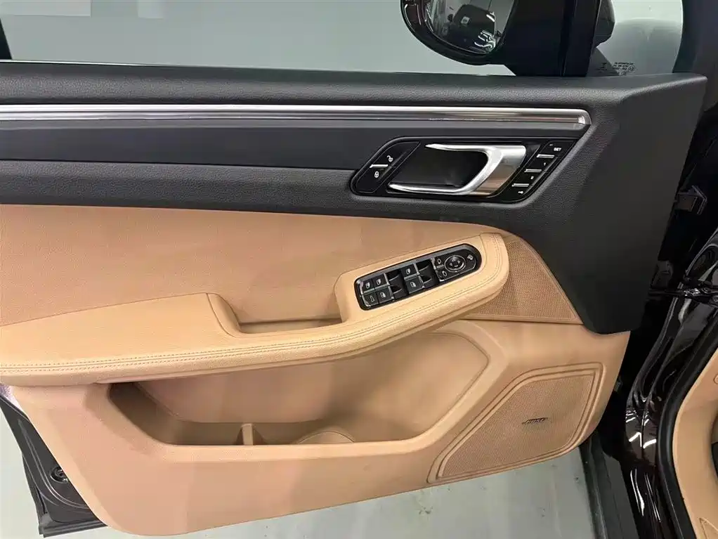 Porsche Macan 2019 — фото 11