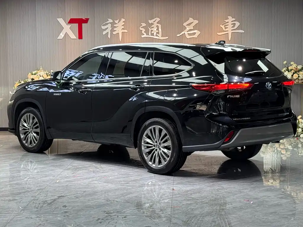 Toyota Highlander 2022 — фото 8