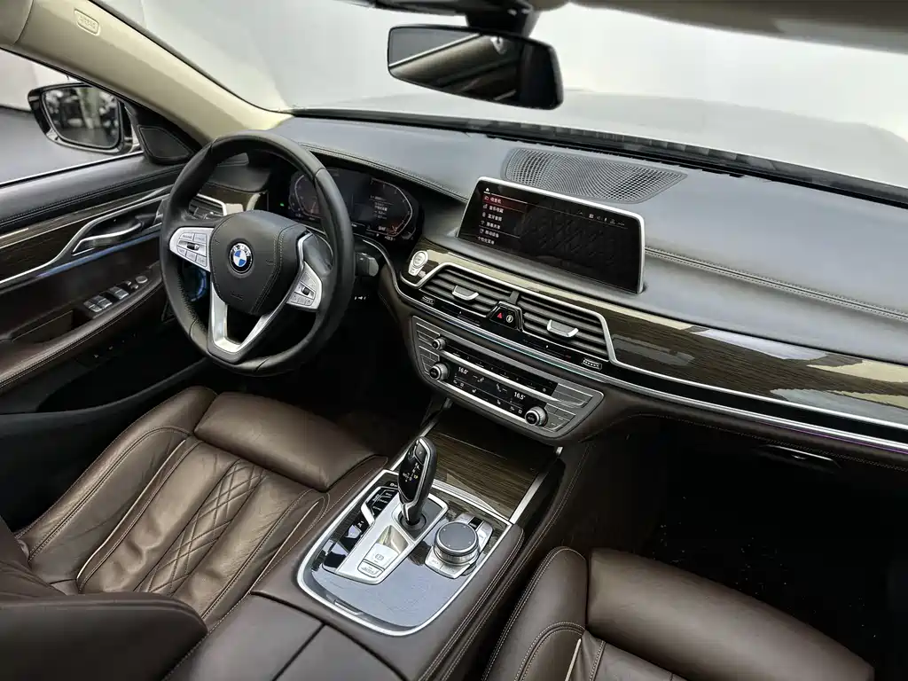 BMW 7 Series 2020 — фото 11