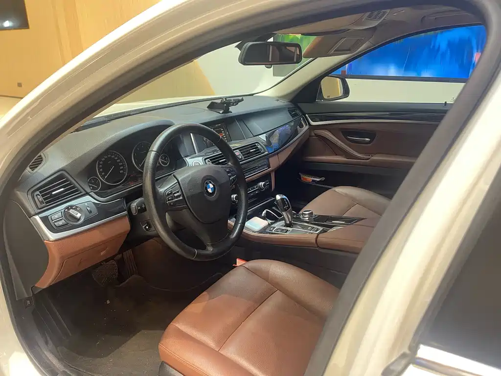 BMW 5 Series 2016 — фото 13