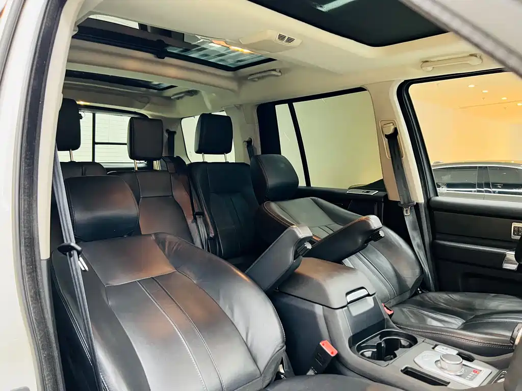 Land Rover Discovery 2016 — фото 15