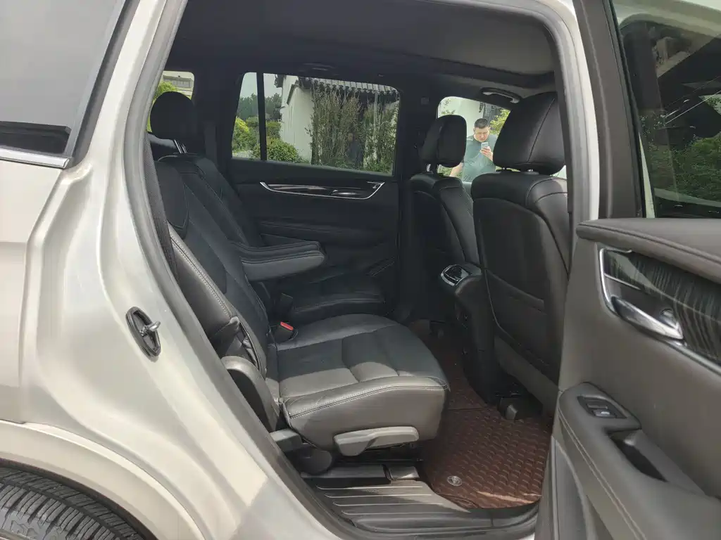 Cadillac XT6 2019 — фото 12