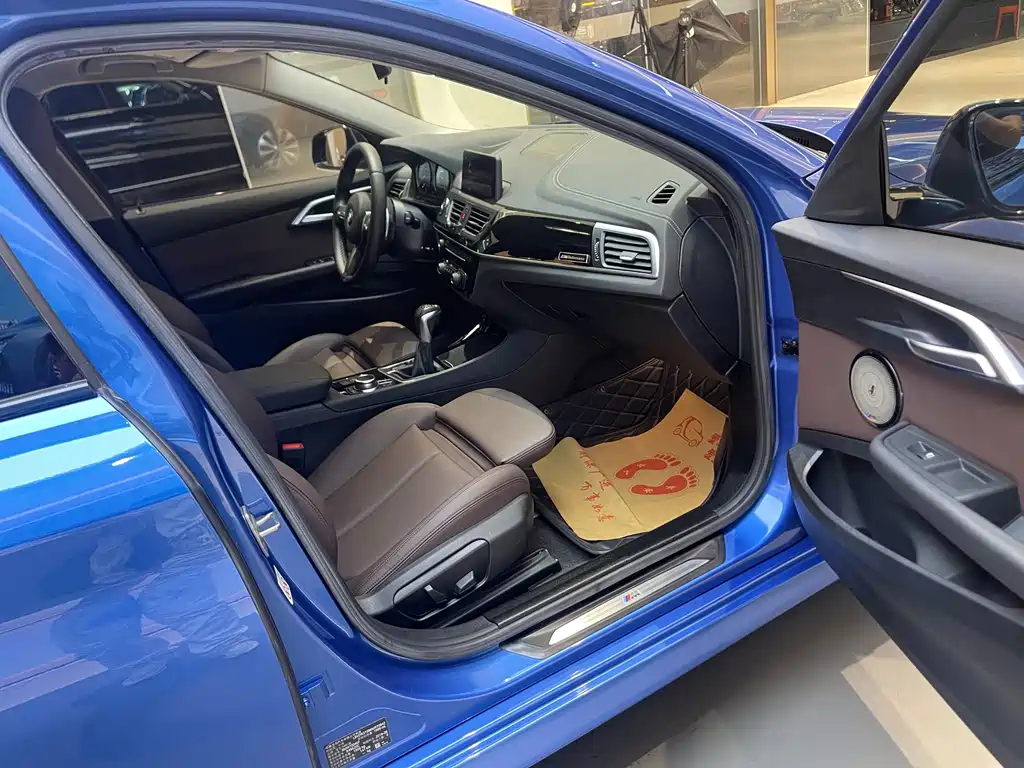 BMW 1 Series 2019 — фото 17