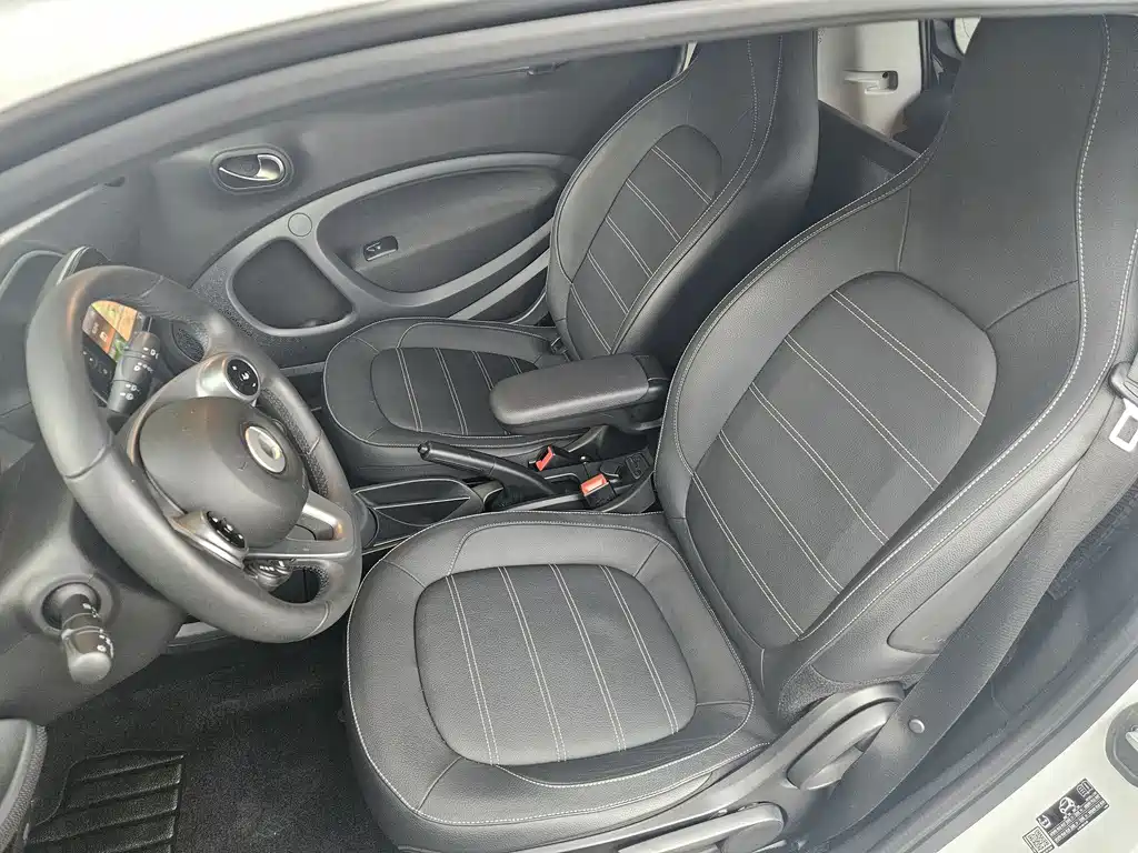 smart Fortwo 2018 — фото 16
