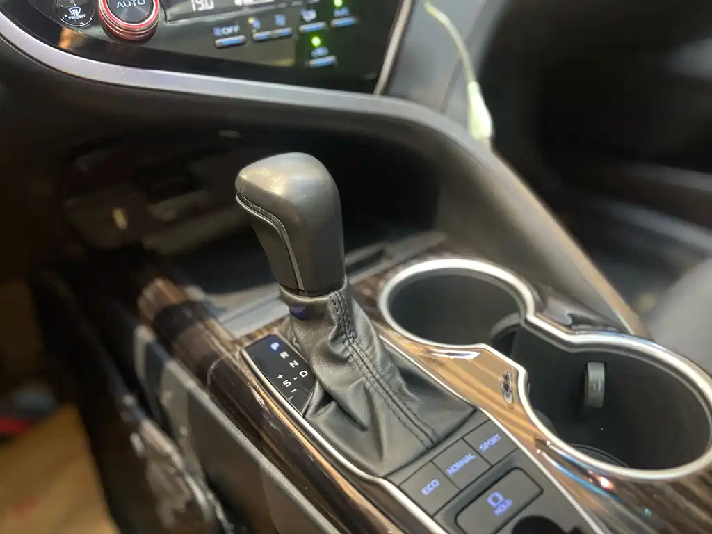 Toyota Camry 2020 — фото 12