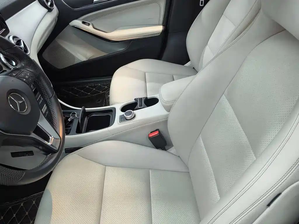 Mercedes-Benz GLA 2015 — фото 12