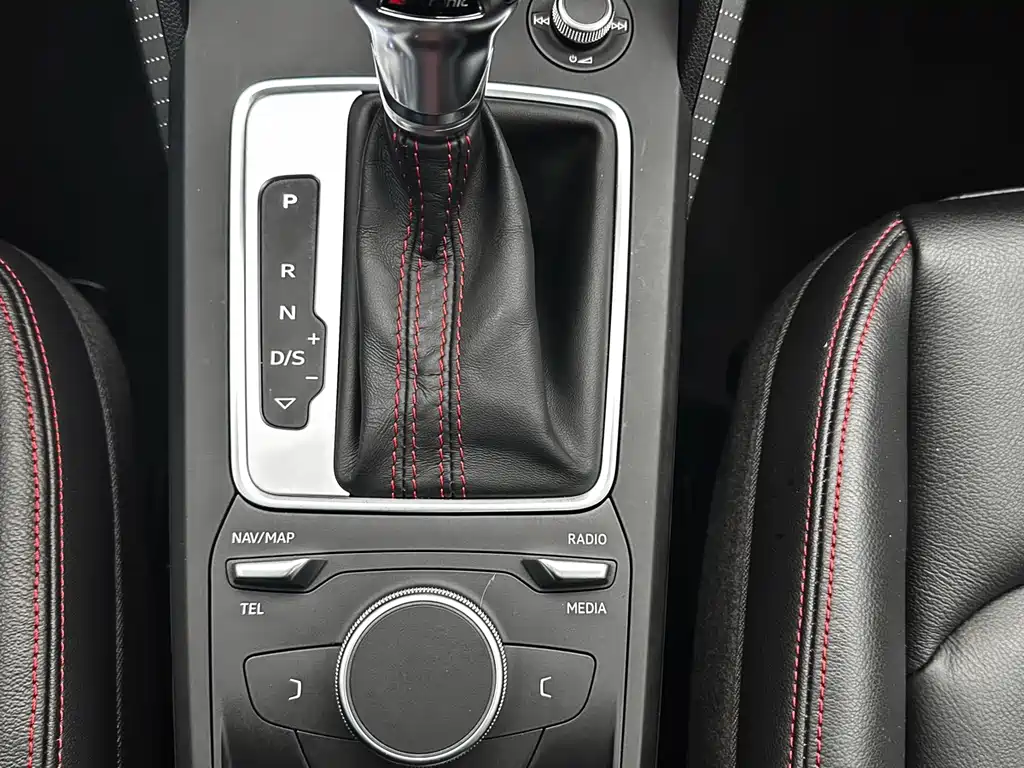 Audi Q2L 2022 — фото 20