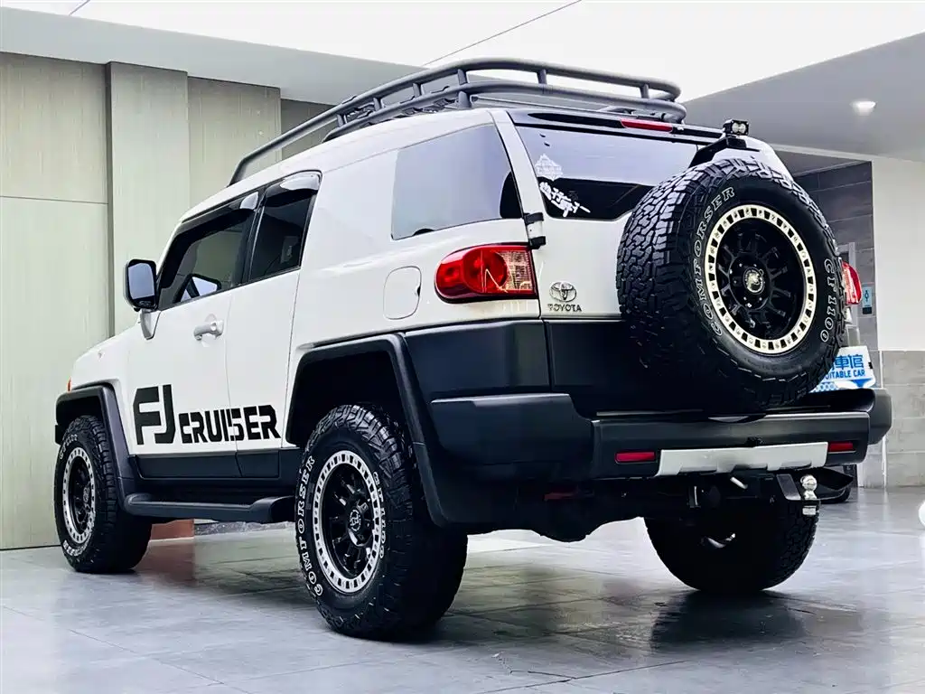 Toyota FJ Cruiser 2024 — фото 6