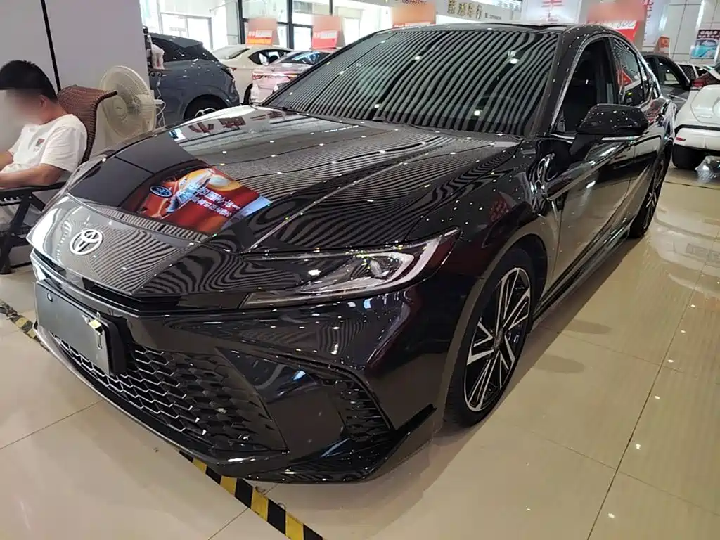 Toyota Camry 2025 — фото 2